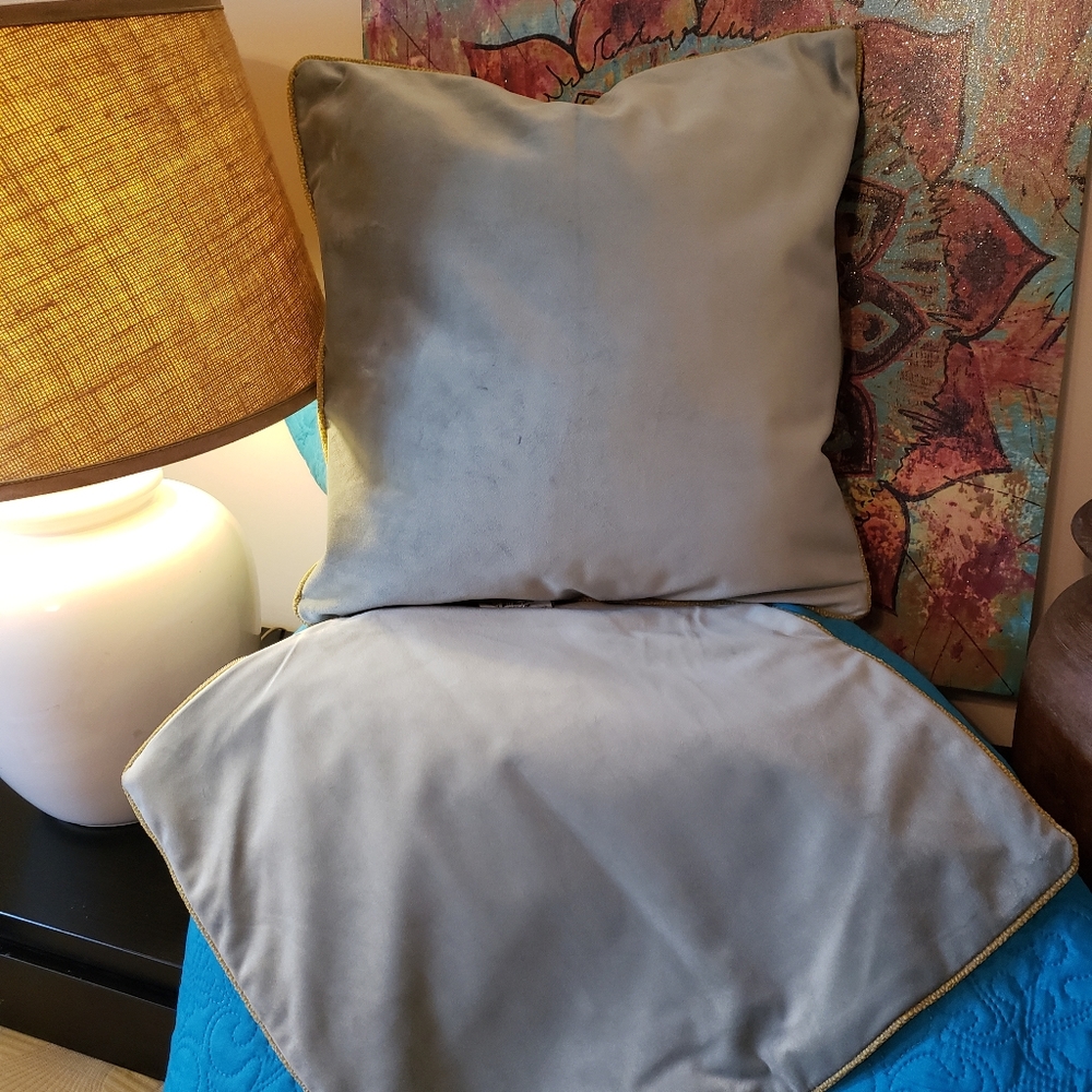 SET OF SPA BLUGEGREEN VELVET PILLOW WITH CITRON